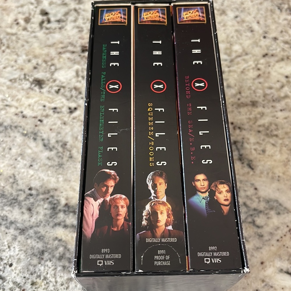 Boxed VHS Set: The X Files - Picture 2 of 6